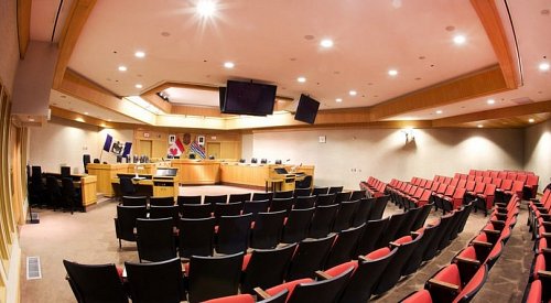 VIDEO: Kelowna mayor tells councillors to keep quiet ahead of meetings