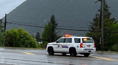 Major Crime Unit investigating after a dead body was found near Paul Lake